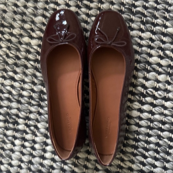 Vagabond oxblood flats with bow shoes - Picture 4 of 7
